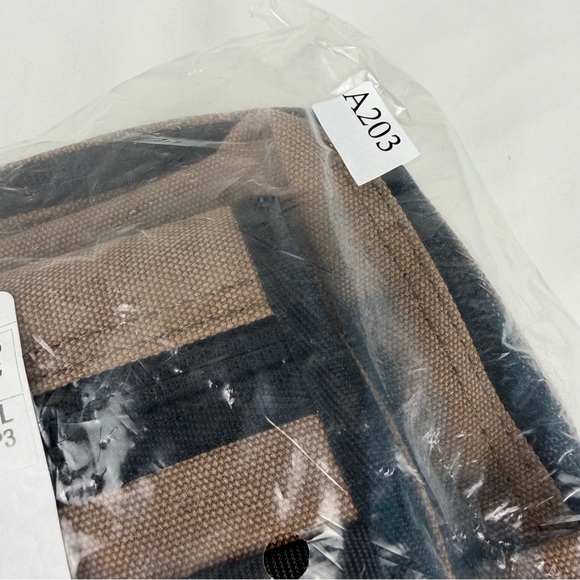 NWT Women’s Men's Sling Bag - Tan and Black Messenger bag - Picture 4 of 4